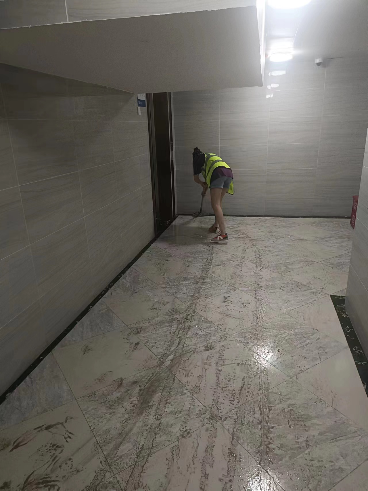 山水管家保潔 對(duì)客戶負(fù)責(zé)就是對(duì)自己負(fù)責(zé)!